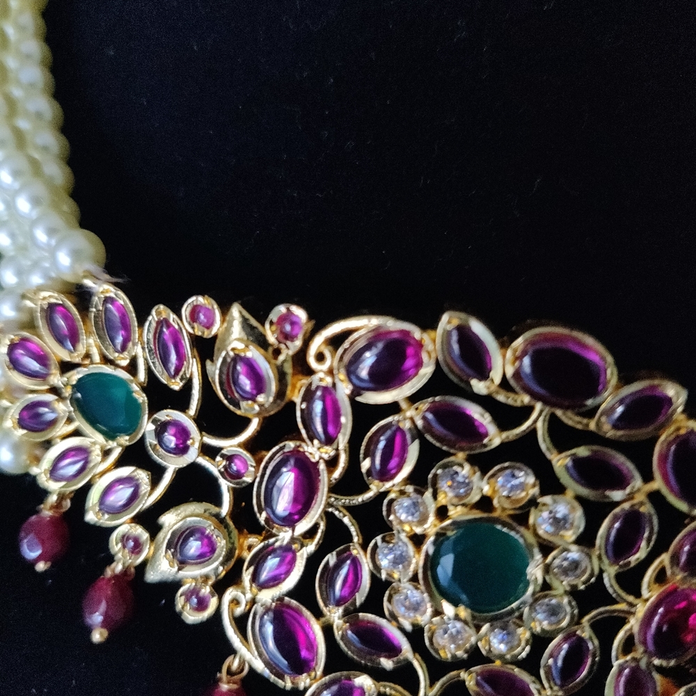 Brand new pearl choker with ruby and emerald stone